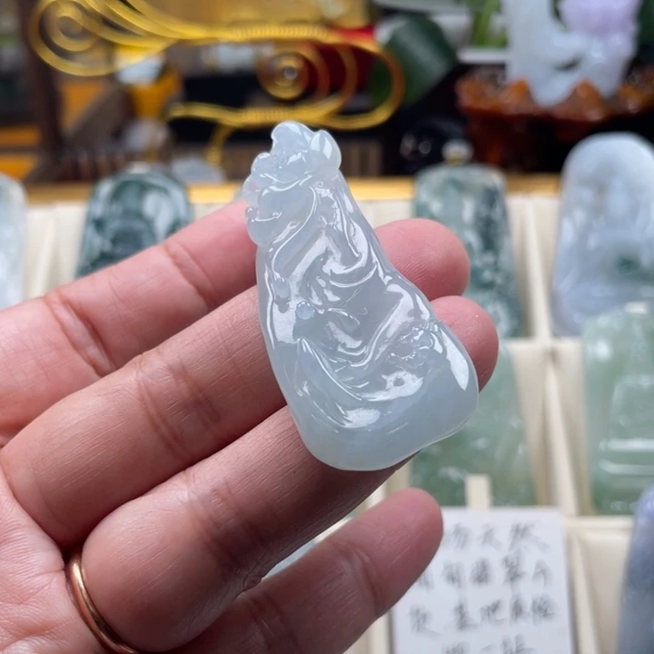 翡翠未镶嵌颈饰玉
