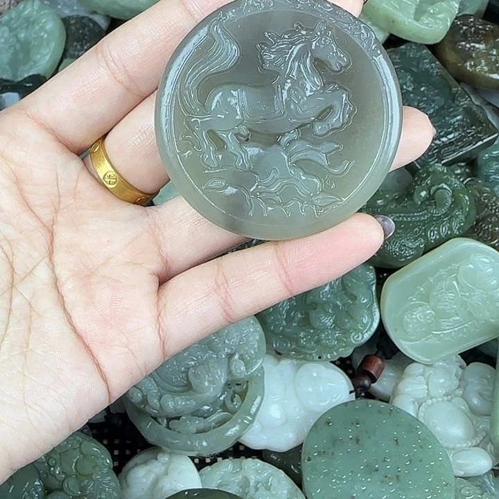 和田玉未镶嵌颈饰