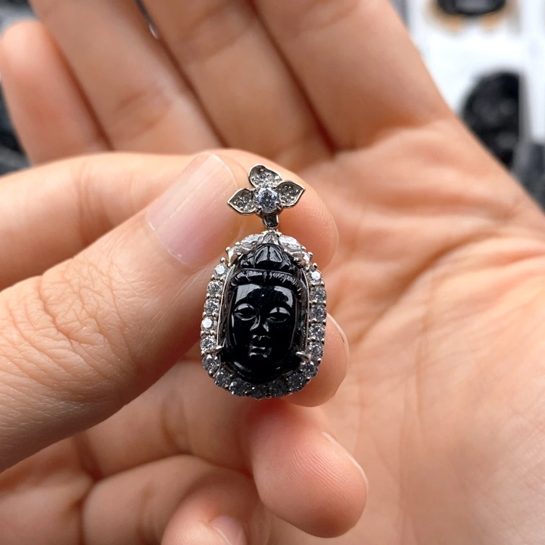 颈饰未镶嵌翡翠观音首