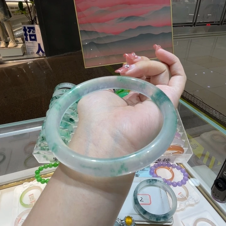 翡翠手镯未镶嵌翡翠手镯