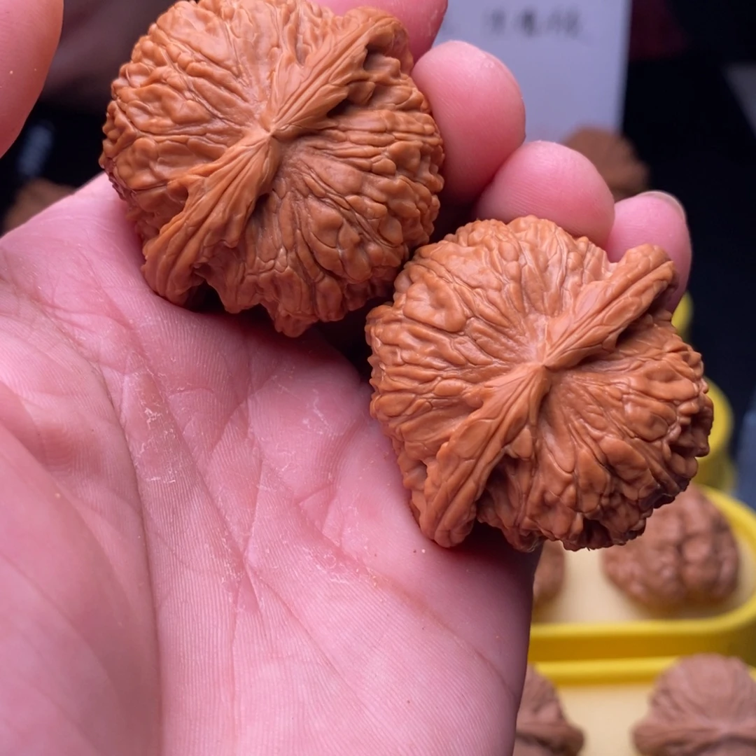 吊坠桃核白狮子尺寸45