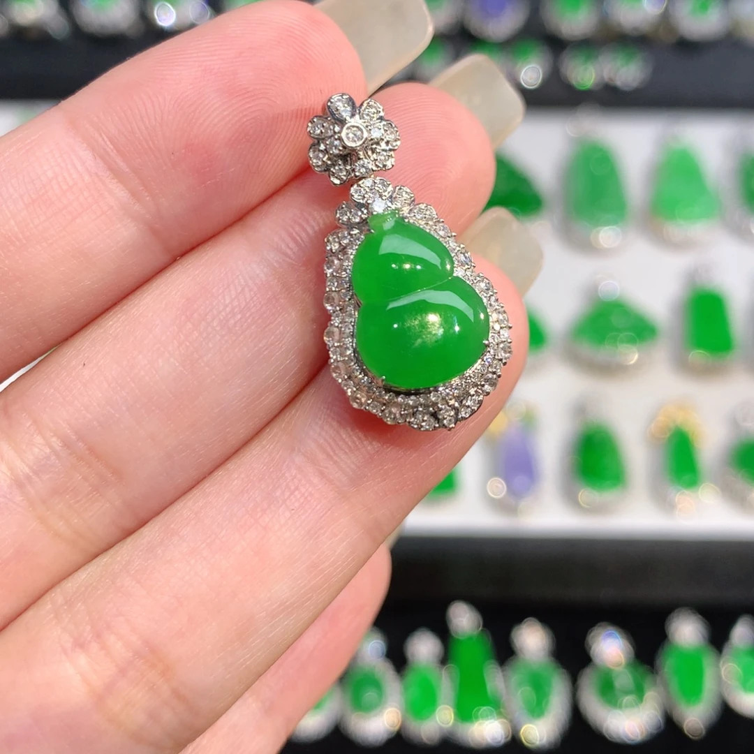 翡翠18K金镶嵌颈饰