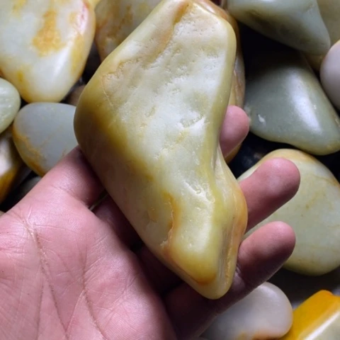 未镶嵌和田玉（糖玉）挂件一**水