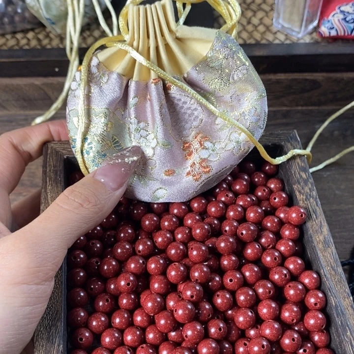 泥塑花蕊夫人0.8瑕疵珠香包约50克