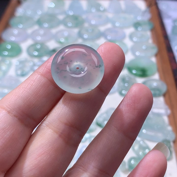 颈饰未镶嵌翡翠高冰飘花肥扣子