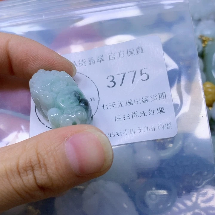 翡翠足银镶嵌颈饰翡翠