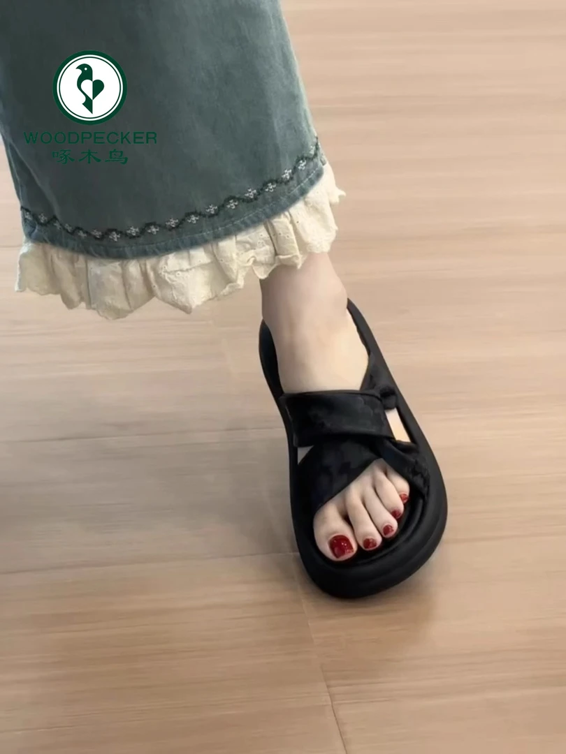 啄木鸟踩屎感厚底沙滩拖鞋女2025新款夏外穿高级感凉拖鞋配裙子