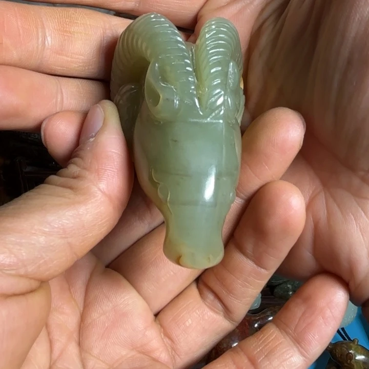 和田玉未镶嵌把件