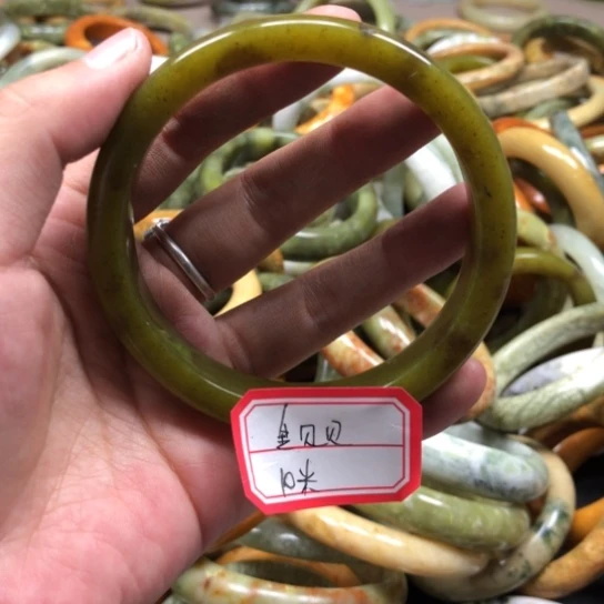 未镶嵌蛇纹石玉手镯金*贝