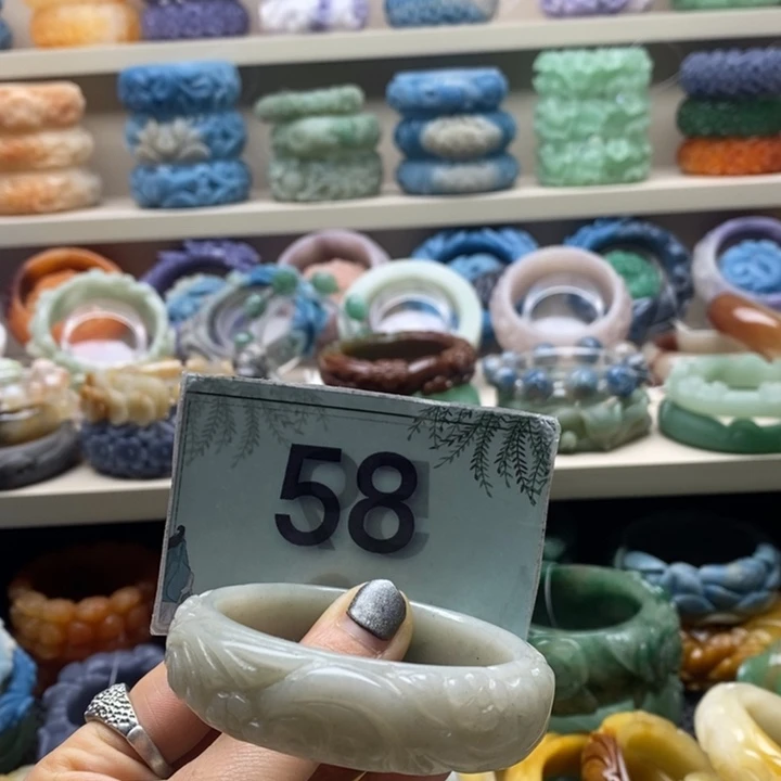 未镶嵌手镯石英岩玉