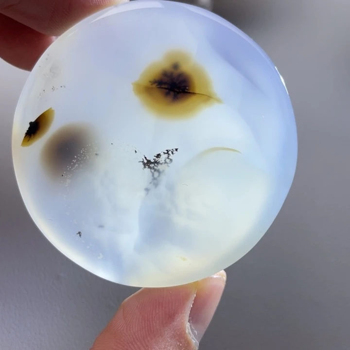 玛瑙/玉髓颈饰未镶嵌玉***人