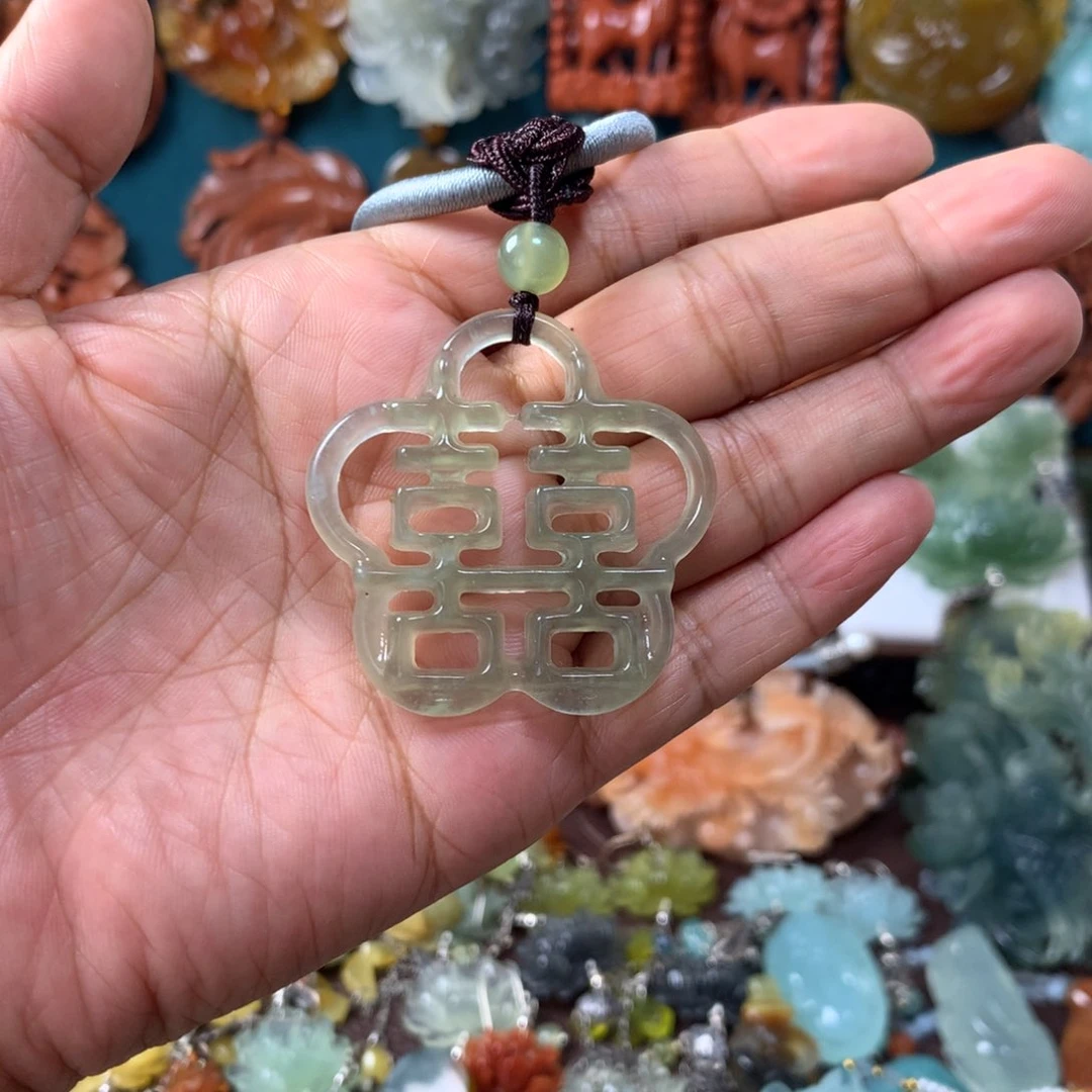 蛇纹石玉未镶嵌挂坠