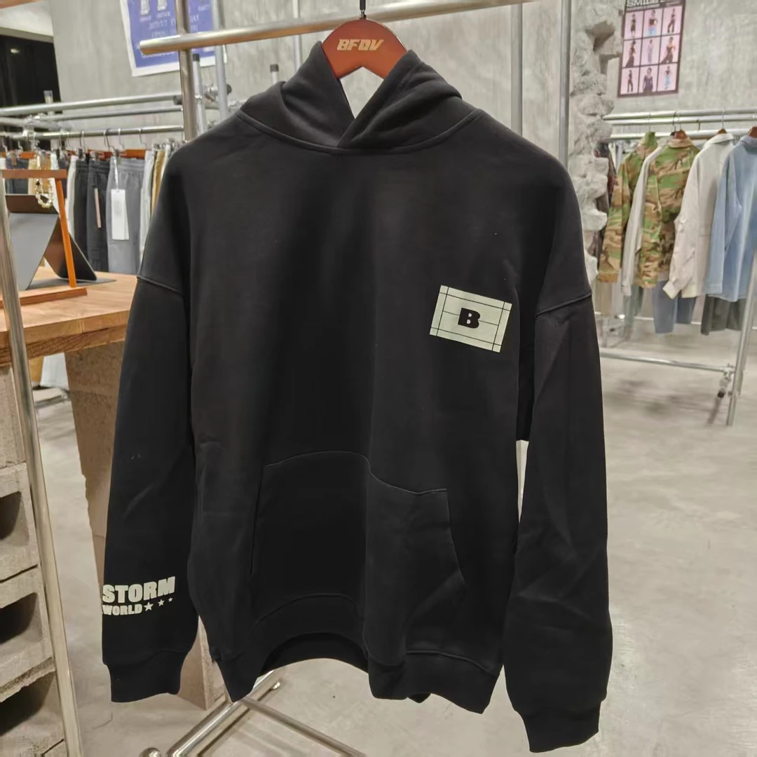 BFOV黑色带帽卫衣字母B