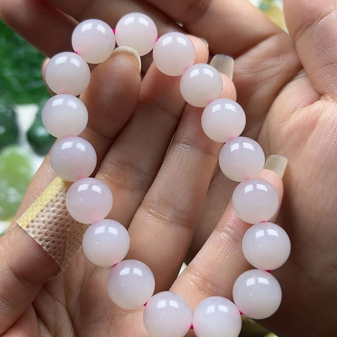 和田玉手串未镶嵌胡**照