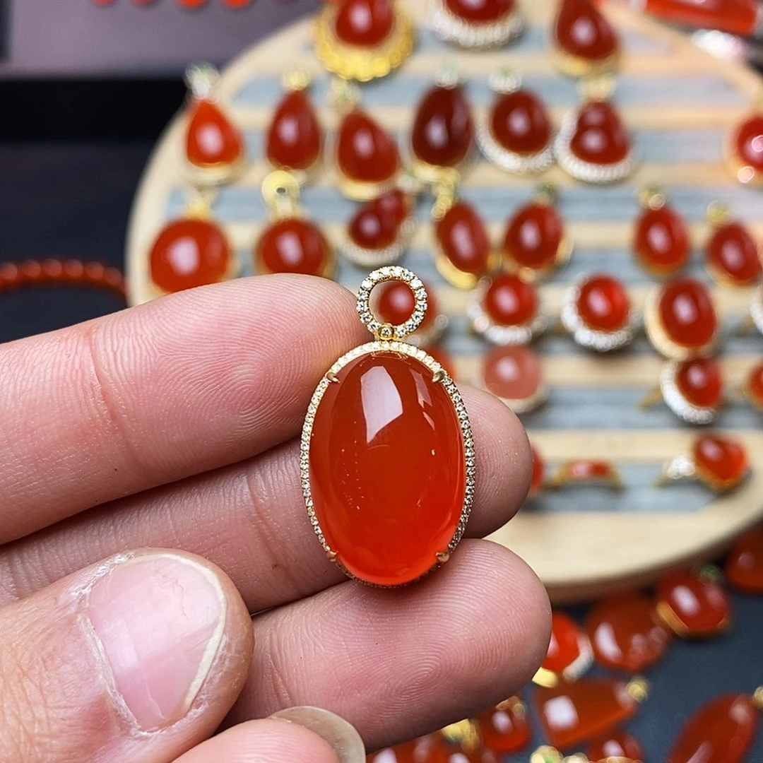 南红玛瑙颈饰18K金镶嵌扬**D