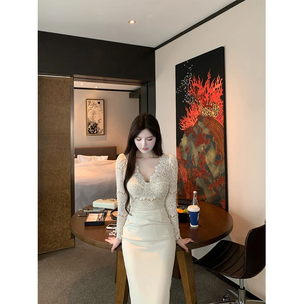 THE SWAN司凰轻奢 晚秋浪漫 韩系纯欲蕾丝拼接长袖修身收腰连衣裙