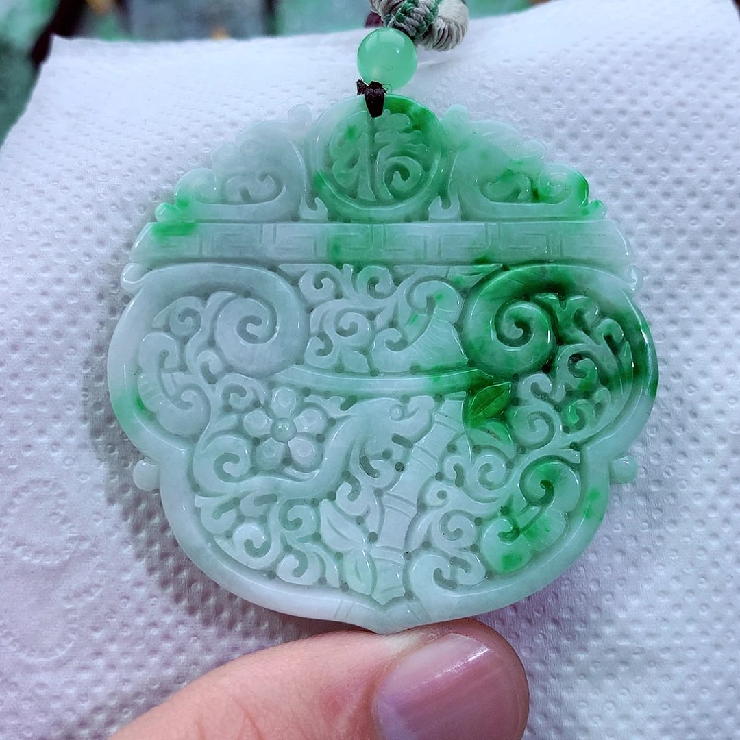 吊坠(不含链)未镶嵌翡翠易**真
