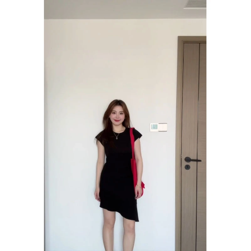 秋夏新款法式赫本风气质不规则收腰显瘦连衣裙女百搭显瘦黑色短裙