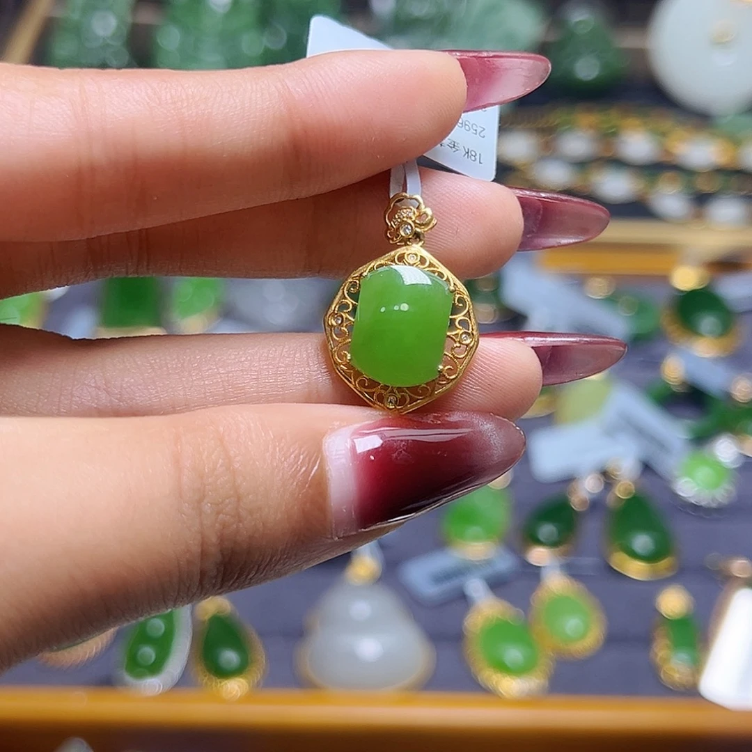 和田玉18K金镶嵌吊坠(赠链)