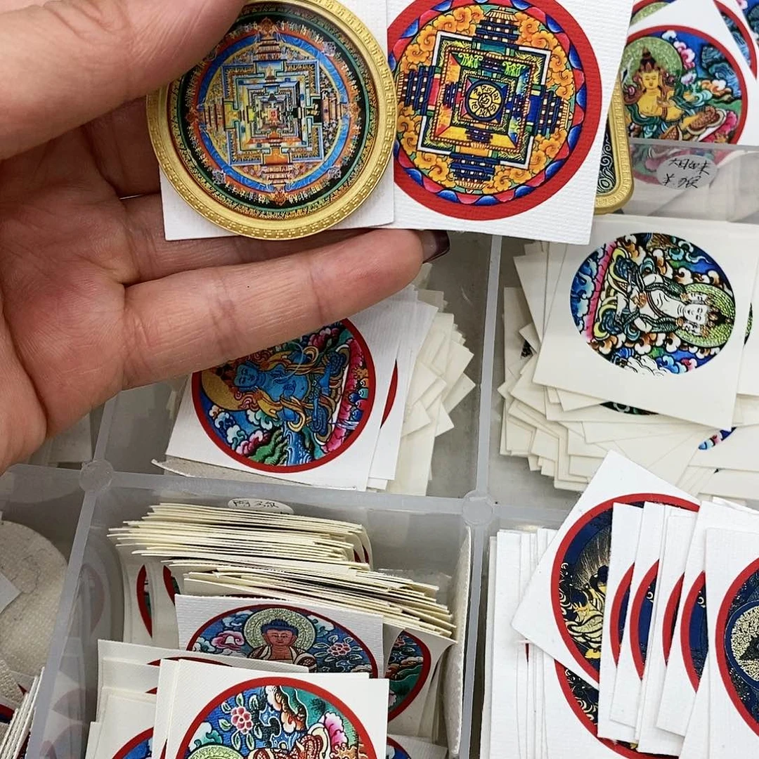 【闪购商品】吊坠双面金配细绿绳突突突突