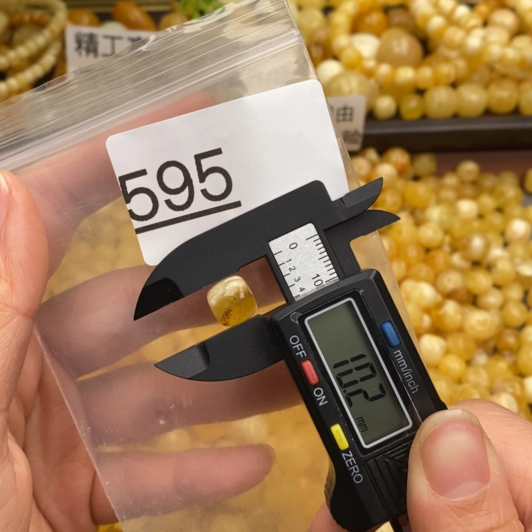 蜜蜡珠宝奇石未镶嵌