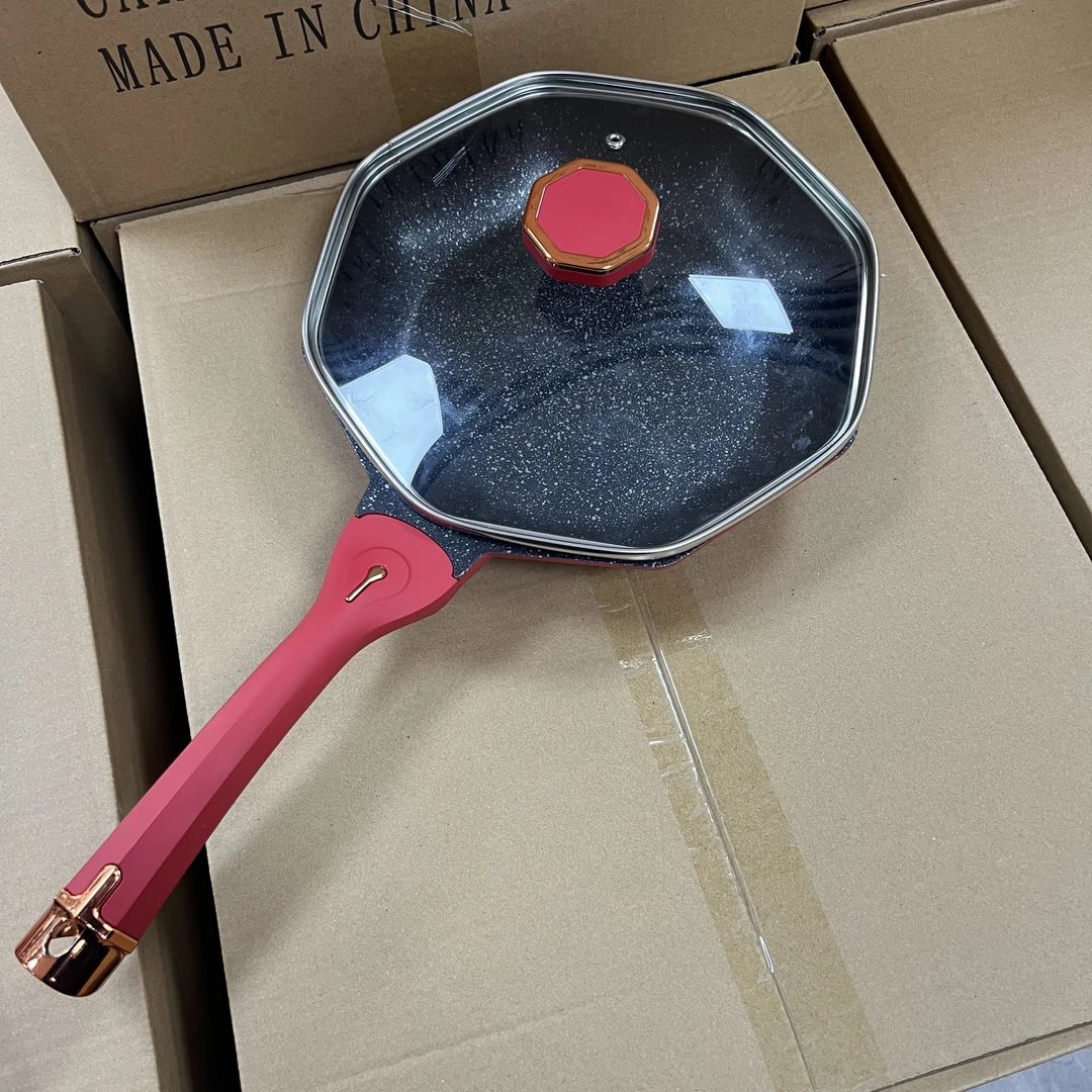 红色平底煎锅耐用