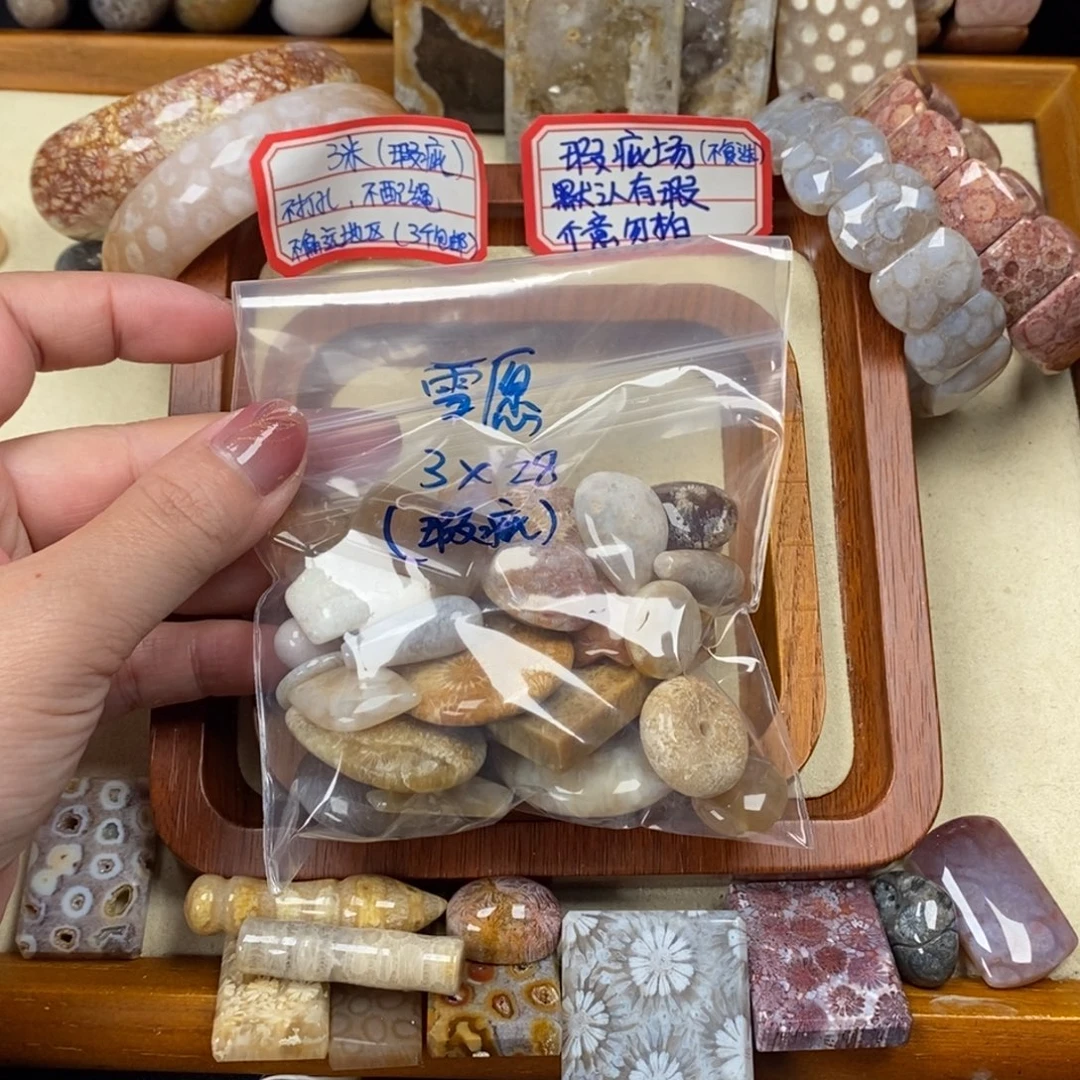 雪***愿硅化玉未镶嵌颈饰