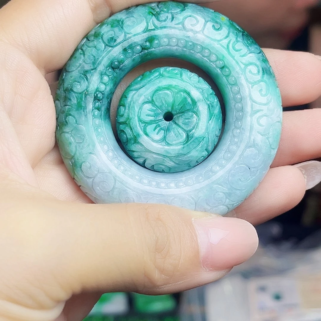 翡翠未镶嵌颈饰多样性