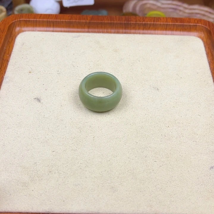 刘***生蛇纹石玉未镶嵌戒圈