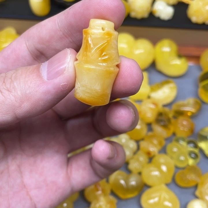 琥珀未镶嵌珠宝奇石