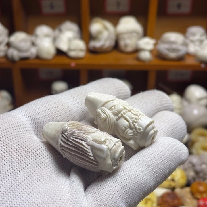 小***块非金属皮质配饰鹿角雕刻两个