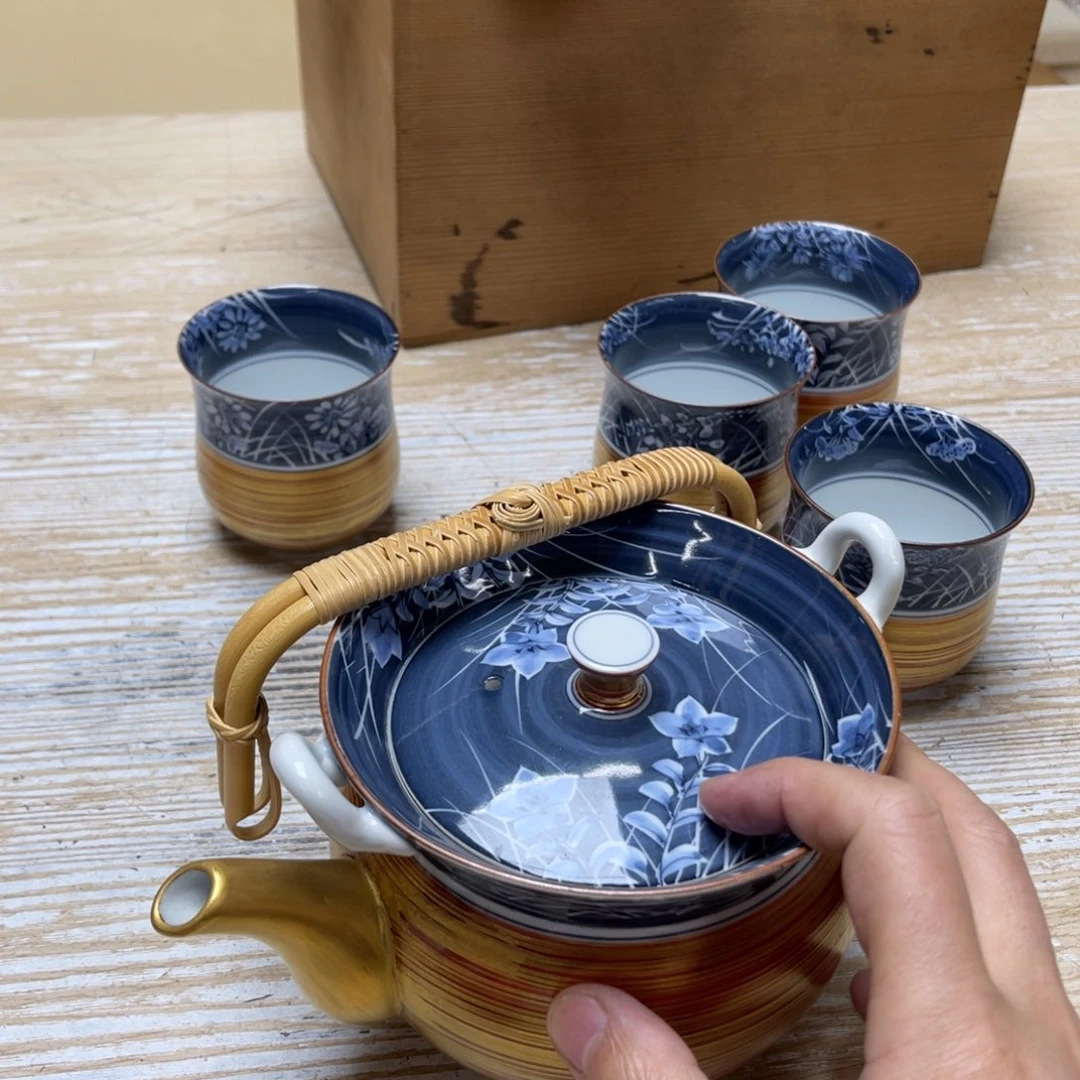 瓷片只**买密密麻麻地排列着一个