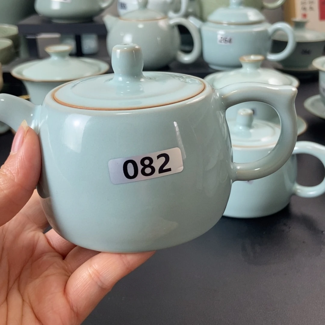 红***酪壶二级品天青釉井兰壶