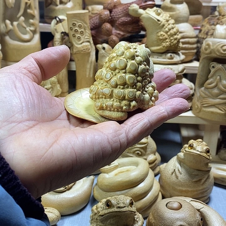 竹根雕金蟾手把件