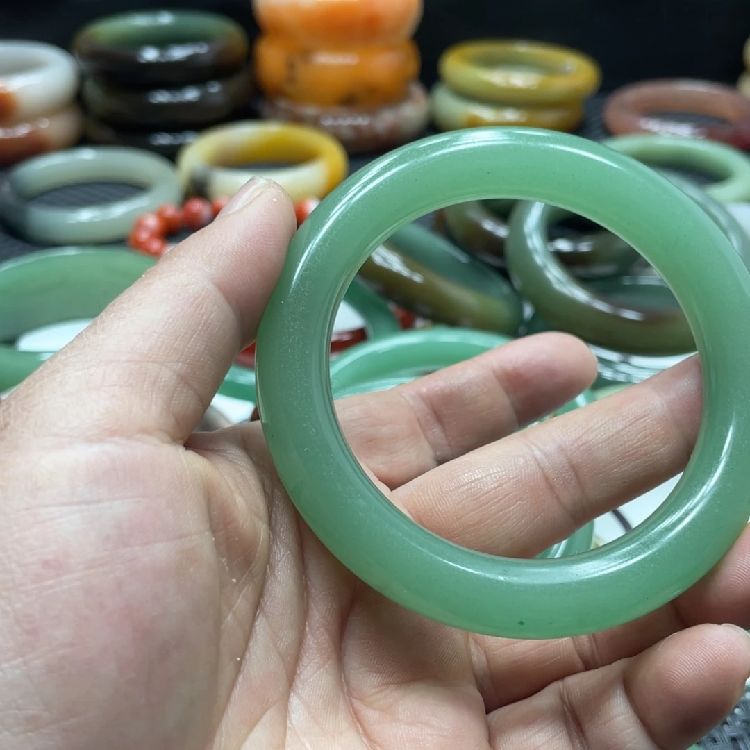 紫***杨石英岩玉未镶嵌手镯