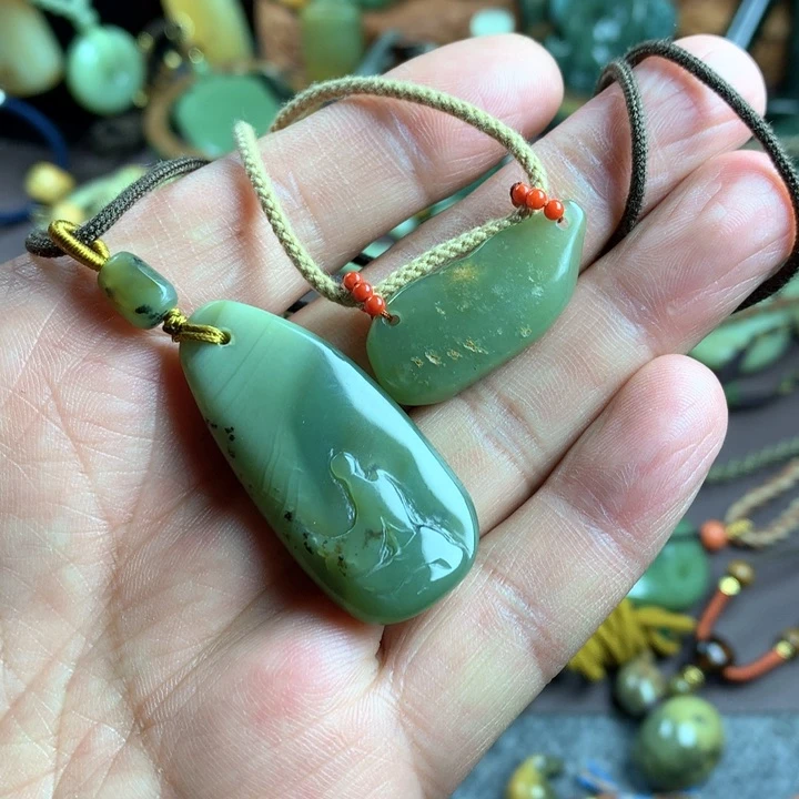 吊坠(赠链)未镶嵌岫岩河磨玉（透闪石质玉）