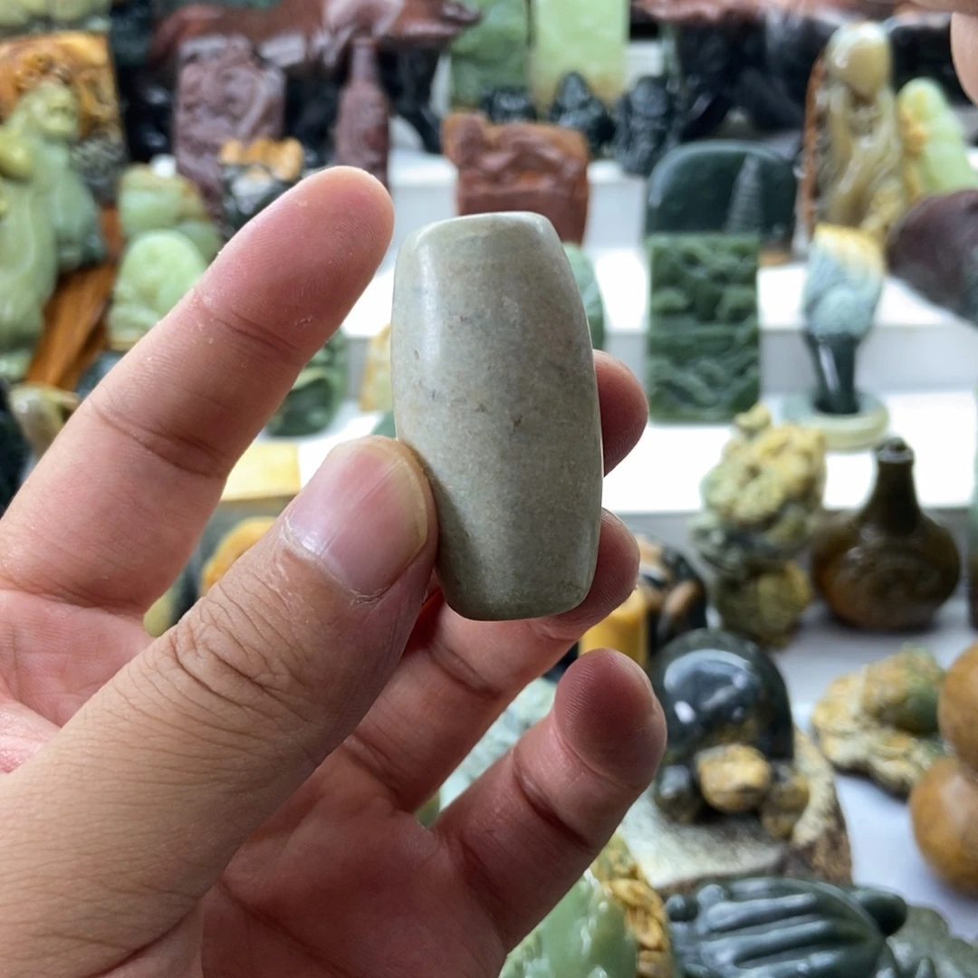 大***声未镶嵌岫岩河磨玉（透闪石质玉）把件