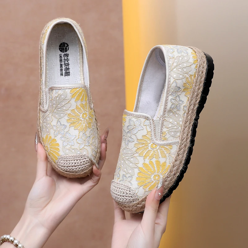 老北京布鞋女鞋新款平底舒适单鞋民族风绣花懒人鞋透气防滑妈妈鞋