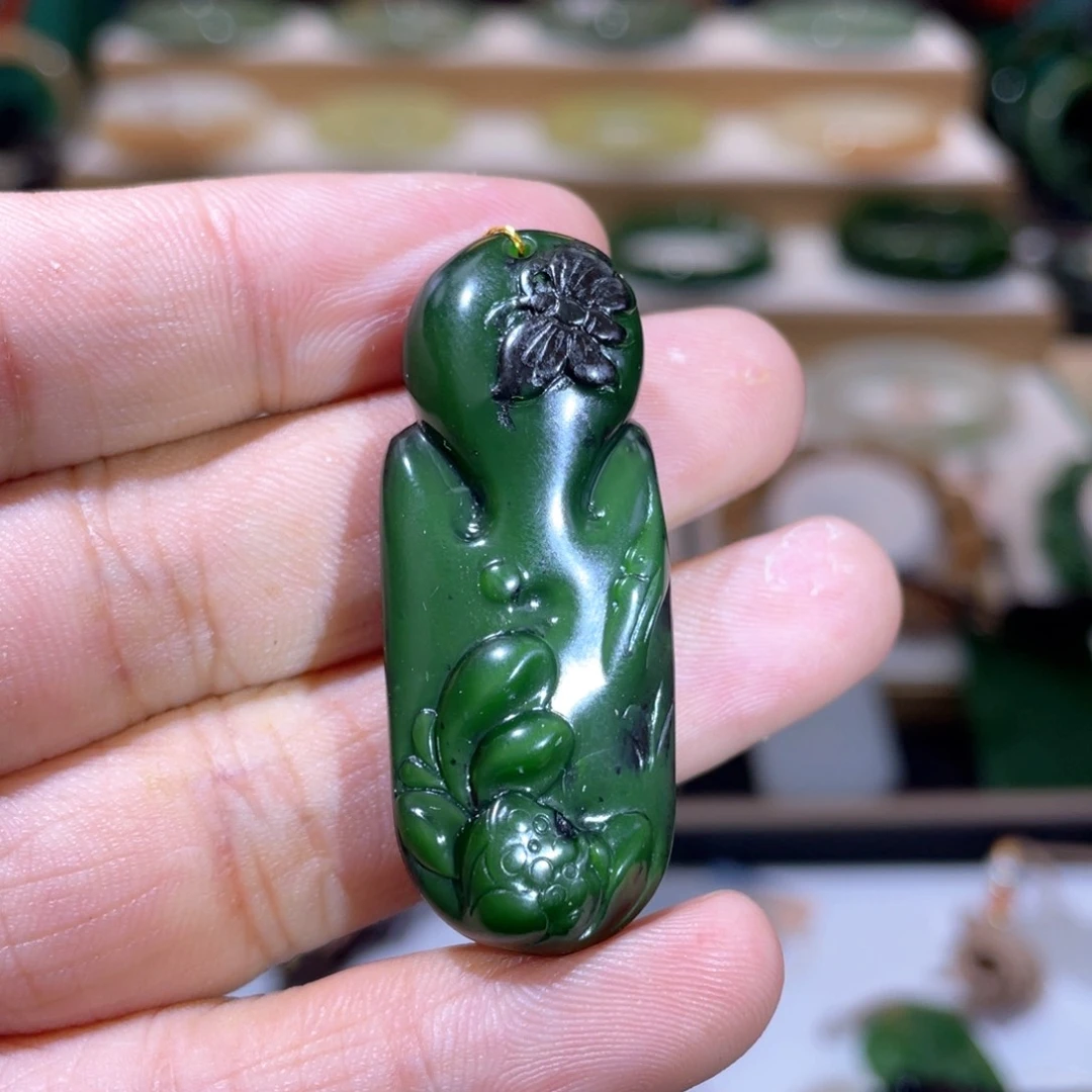 和田玉未镶嵌颈饰收藏级老坑碧玉菠菜绿吊坠