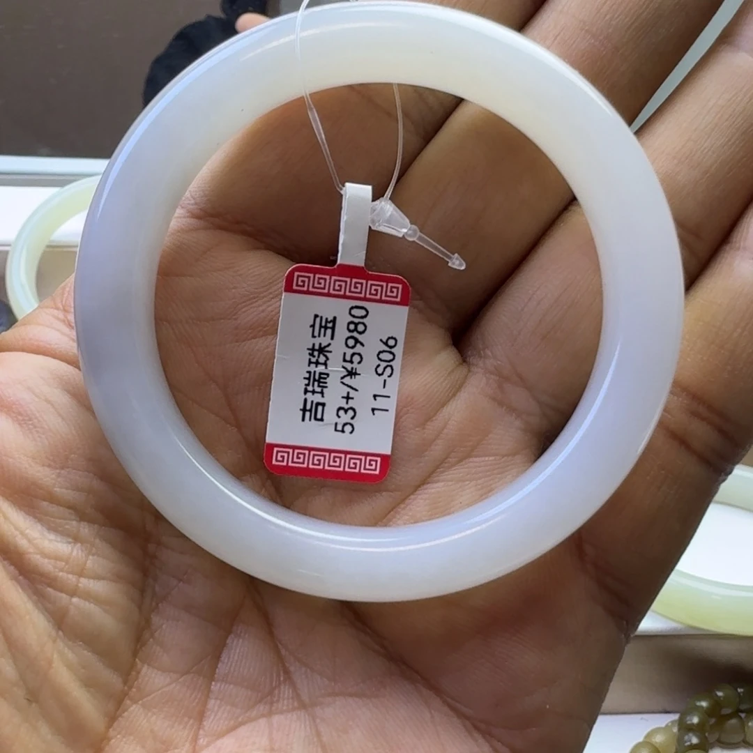 和田玉未镶嵌手镯