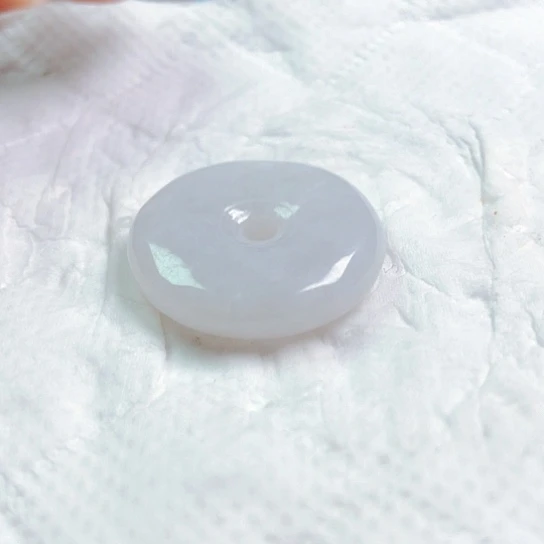 翡翠颈饰未镶嵌封**忆吊坠