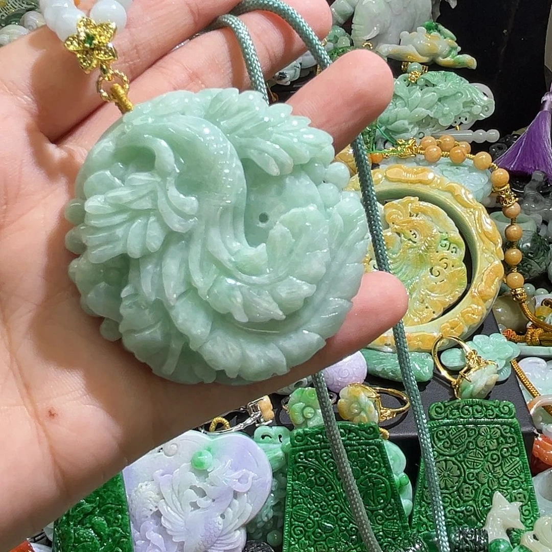 翡翠未镶嵌颈饰待编织