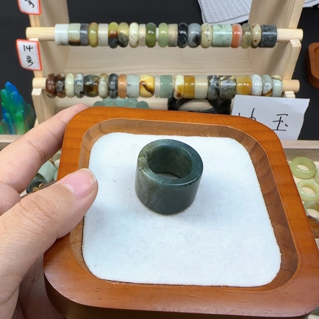 蛇纹石玉岫玉内径17.9合金?