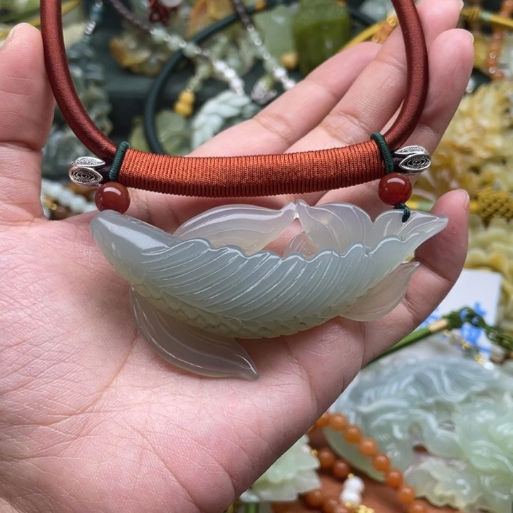 蛇纹石玉吊坠合金