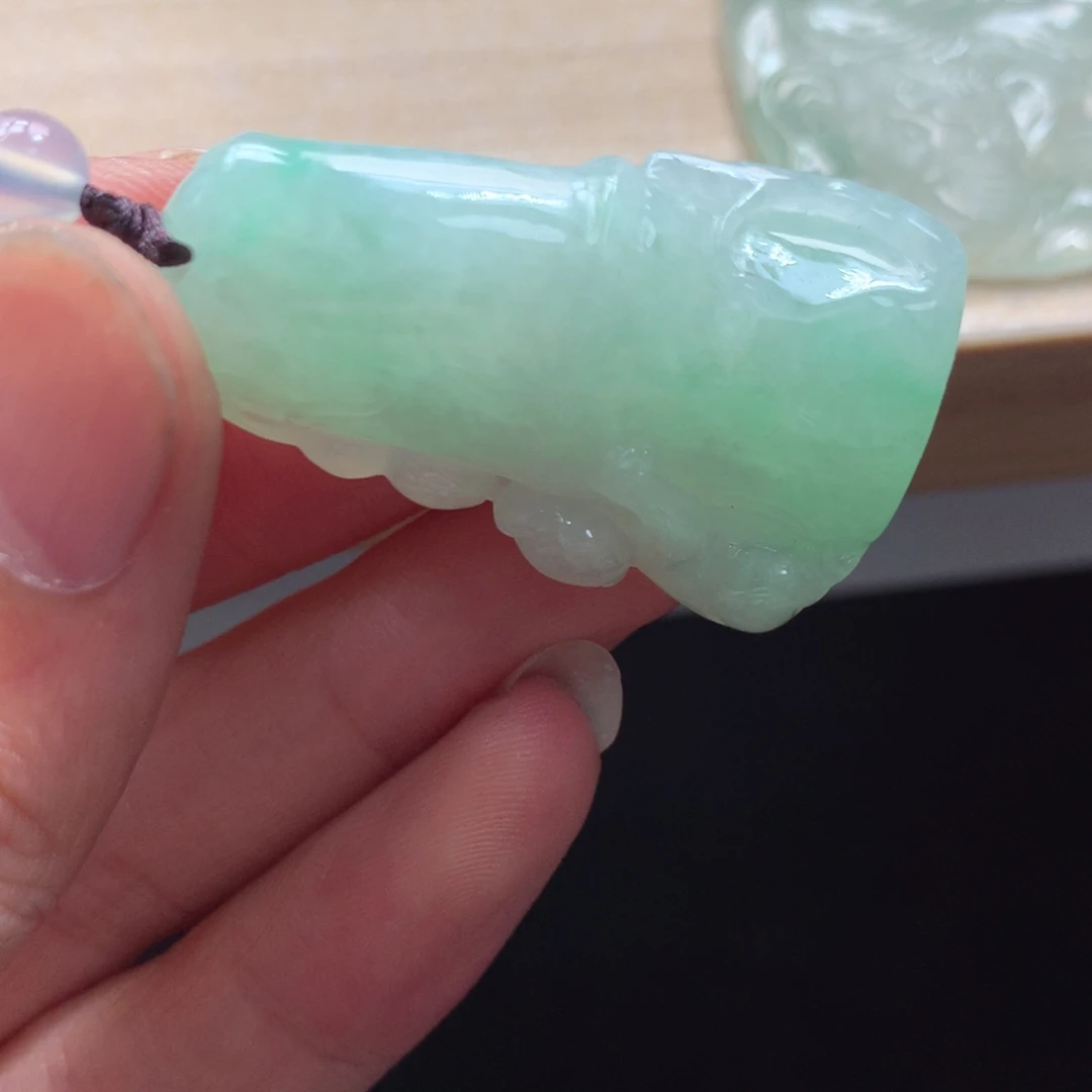 颈饰未镶嵌翡翠吊坠