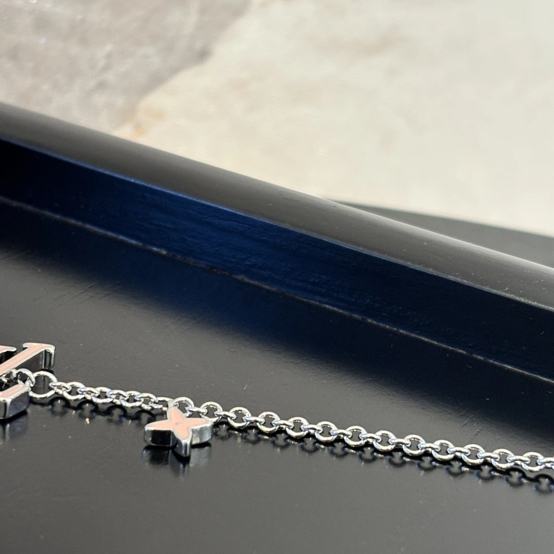 铜合金珐琅手链 粉色v字母手链SL1204