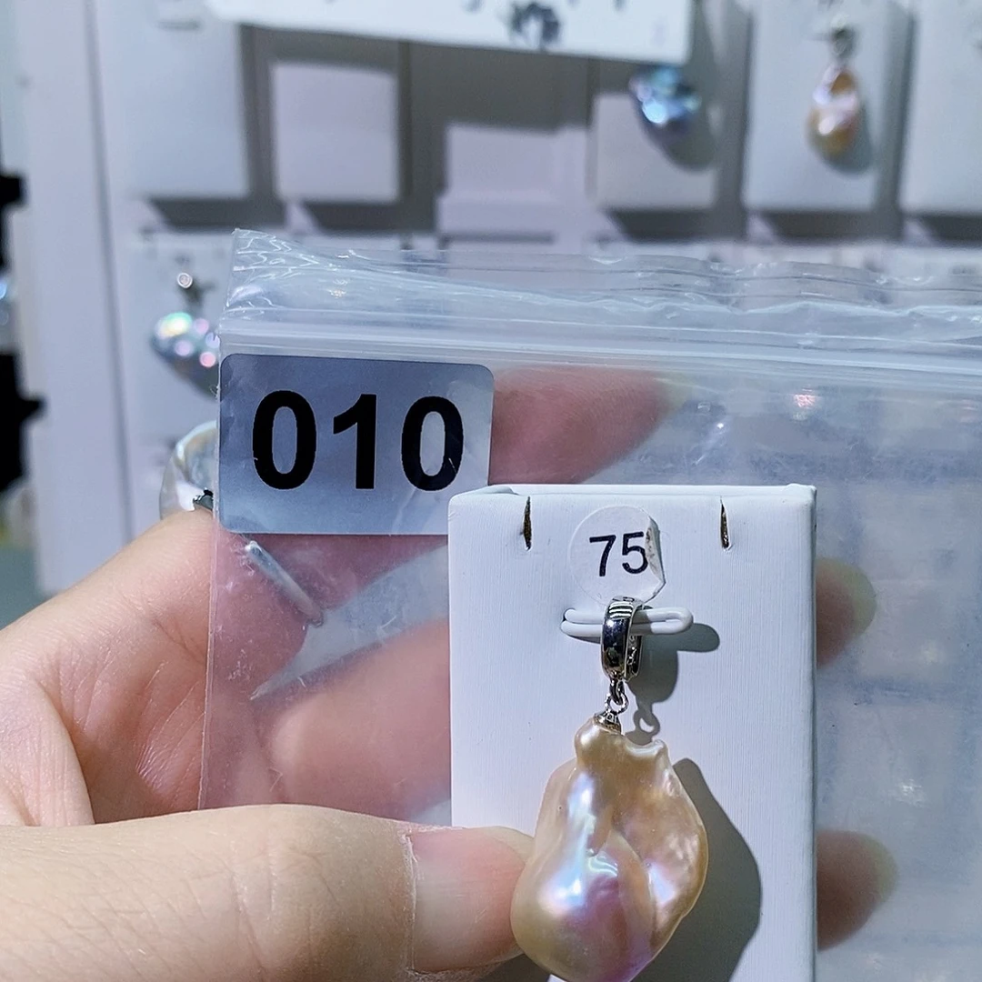 淡水珍珠合金颈饰