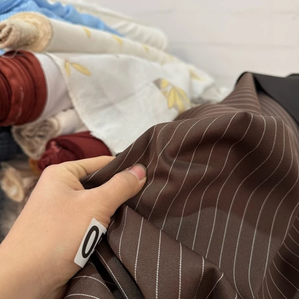 58 TR色织西装面料咖啡色复合西装衬4米价