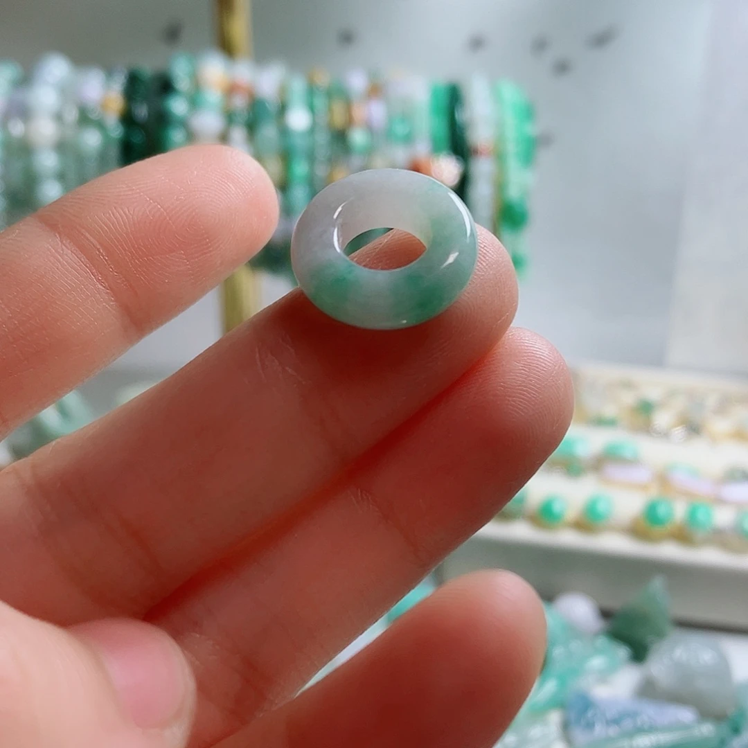 翡翠未镶嵌颈饰02