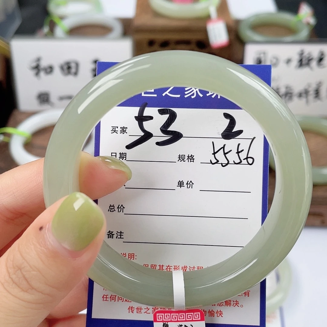 和田玉手镯未镶嵌